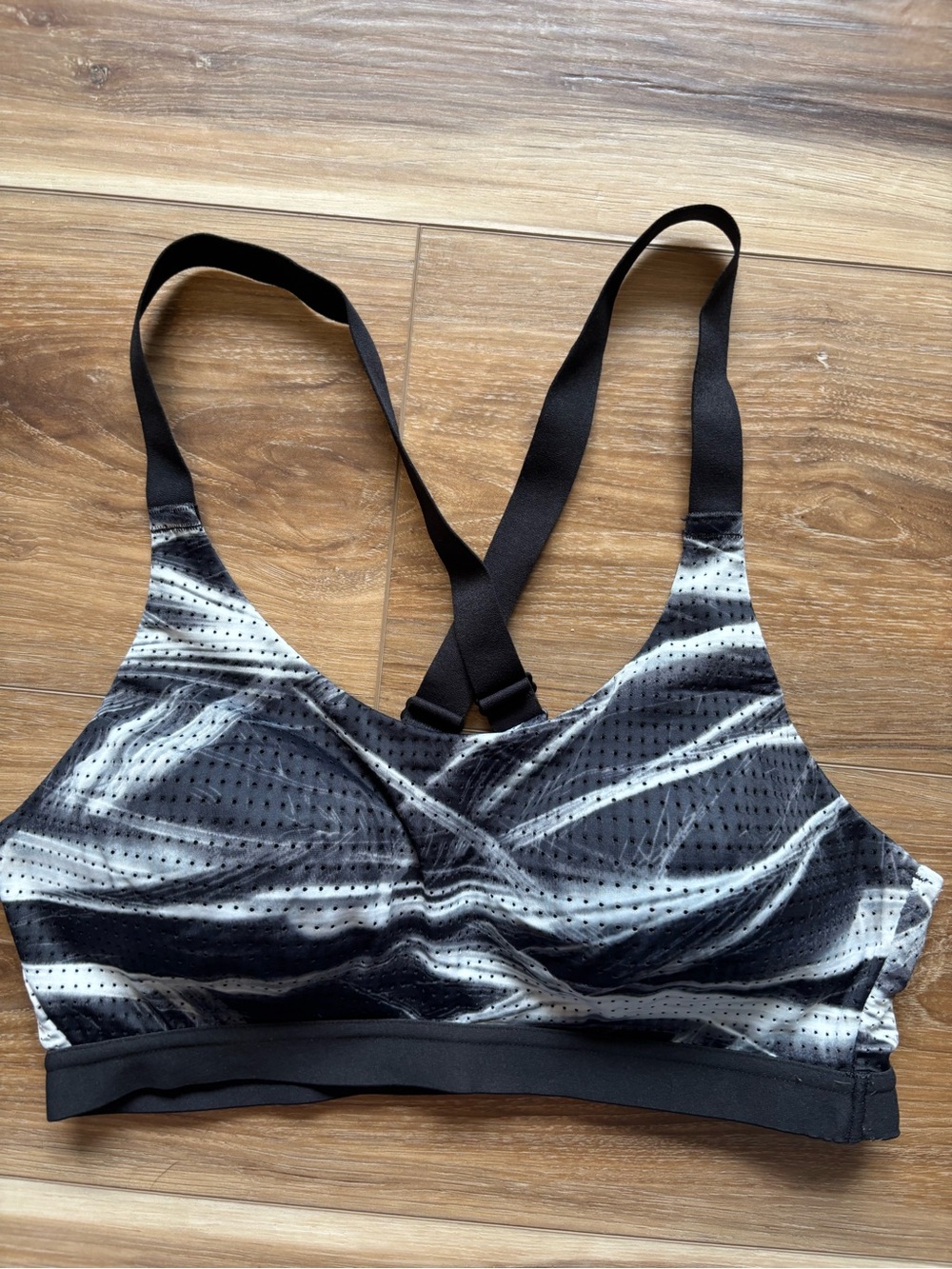 Victoria Sport by Victoria's Secret Lightweight Wireless Max Sports Bra Black